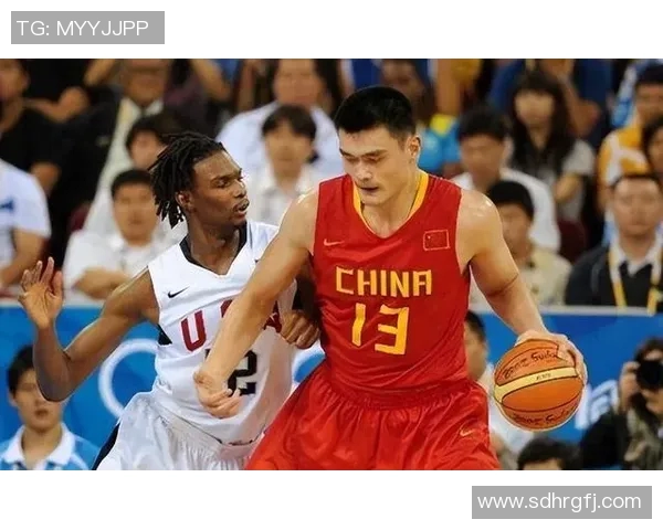 姚明与波什的巅峰对决：篮球场上的传奇时刻与辉煌回忆