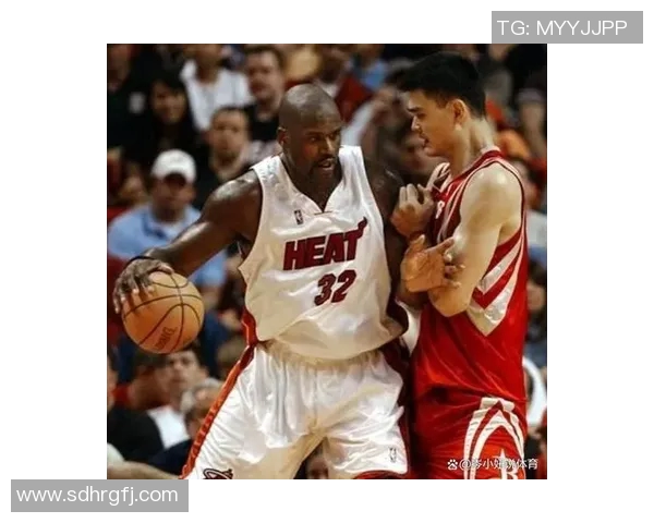 鲨鱼对线姚明的篮球对决究竟谁能笑到最后的精彩瞬间分析