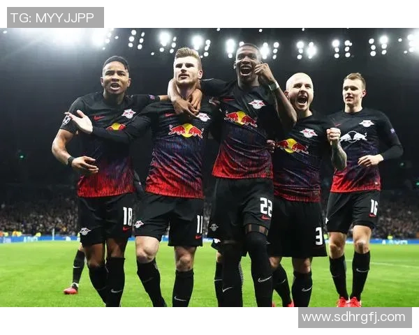 洛姓足球明星的传奇之路与辉煌成就探秘