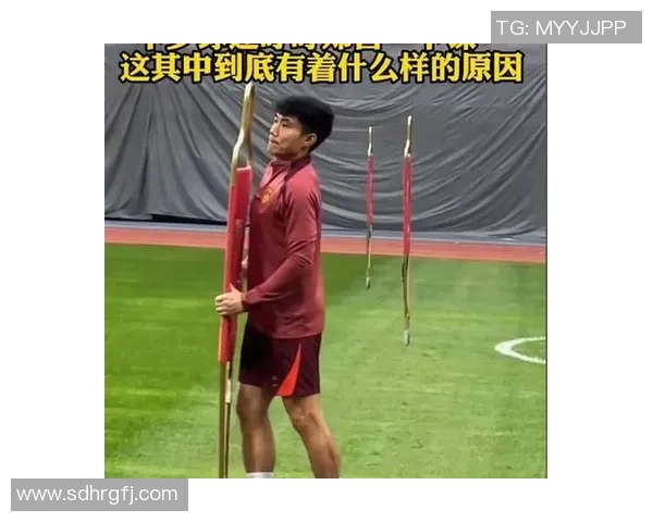 足球明星受伤揭秘骨折部位引发球迷关注与担忧 足球明星受伤揭秘骨折部位引发球迷关注与担忧