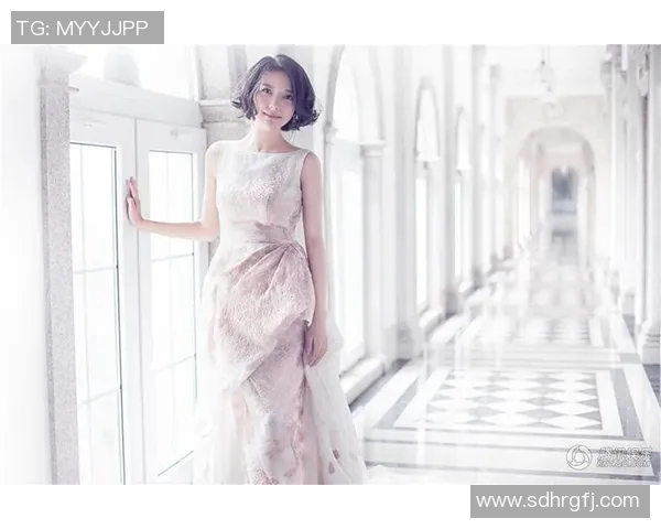 足球明星妻子孕期写真曝光甜蜜瞬间引发网友热议与祝福