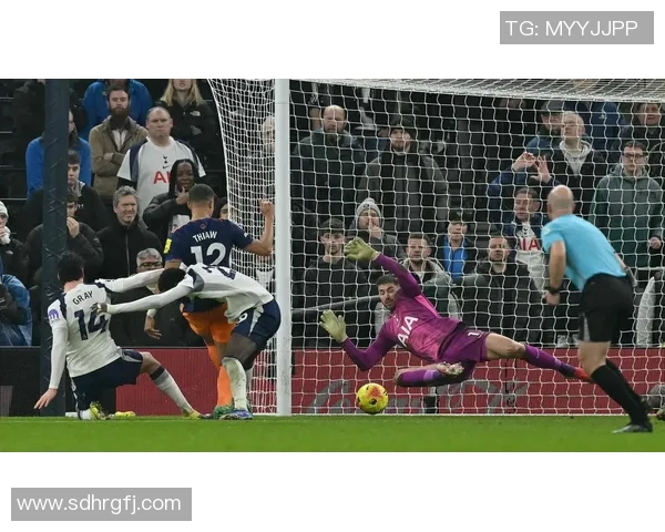 伯恩斯与热刺的激烈对决谁能在英超赛场上笑到最后